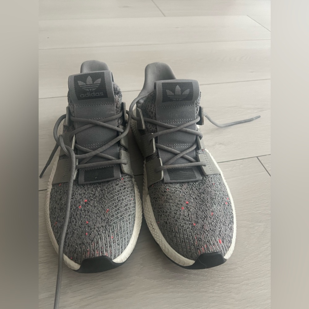 Men’s Adidas Sneakers in Grey